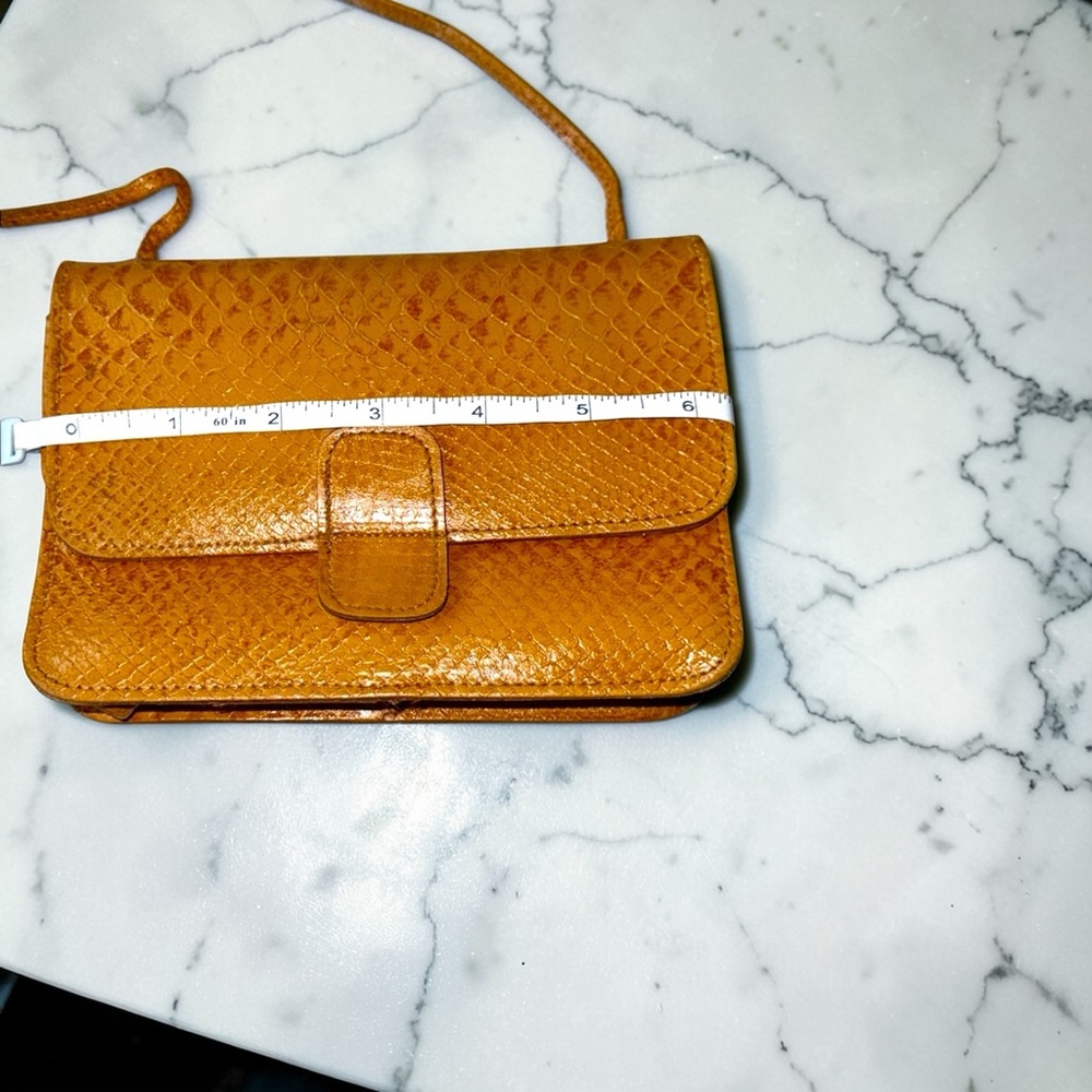 MUNDI small vintage Tan leather clean Crossbody Bag with Flap Closure - Picture 11 of 13